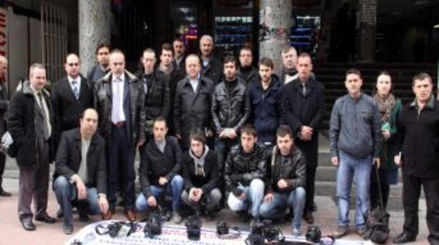 Gazeteciler Meslektaşlarının Serbest Bırakılmasını İstiyor