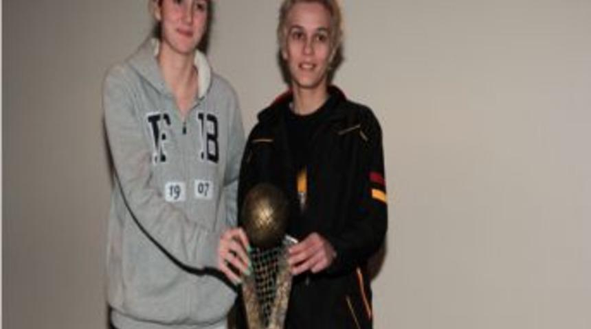 Ezeli rakiplerden dostluk mesajı