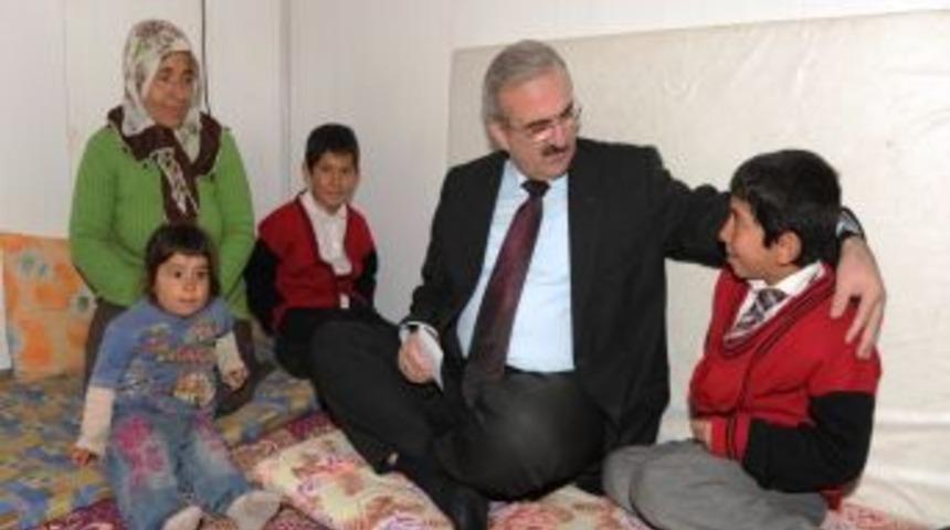 Vali M&uuml;nir Karaloğlu Kimsesizlerin Umudu Oluyor