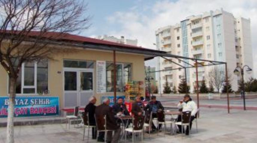 Florya Parkı'nda emeklilere sohbet mekanı