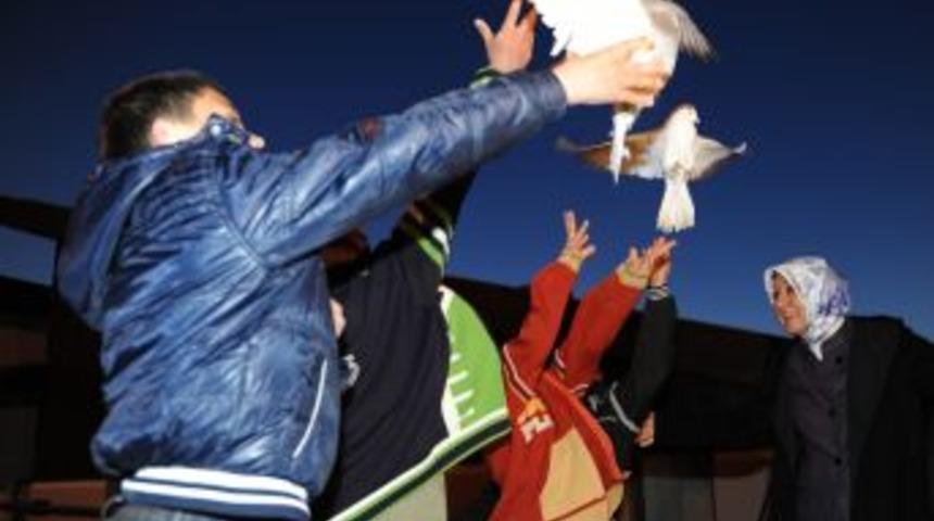 Hayr&uuml;nnisa G&uuml;l'den Sevgi Evleri &Ccedil;ocuk Yuvası'na S&uuml;rpriz Ziyaret