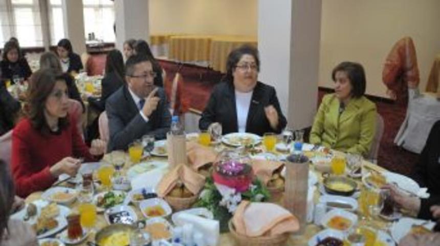 Başkan Tiryaki, Ak Parti'li Kadın Vekillerle Buluştu