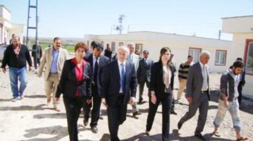 Vali Odabaş Elbeyli  Sosyal Konutlarını Ziyaret Etti