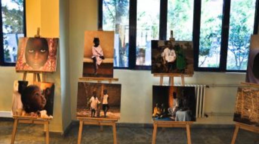 İtic&uuml;'l&uuml; Gen&ccedil;lerden "afrika'da İnsan Olmak' Fotoğraf Sergisi