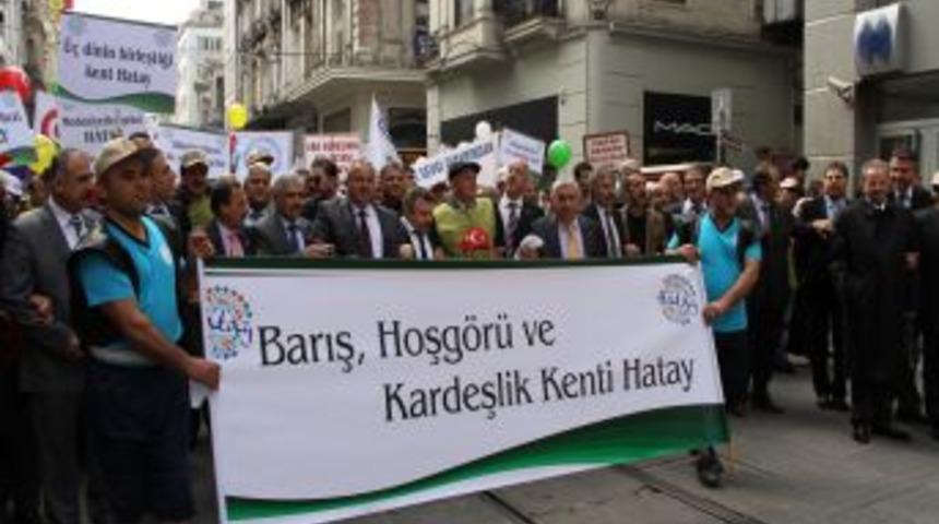 Bakanın Yanında Kıyafeti Alev Aldı