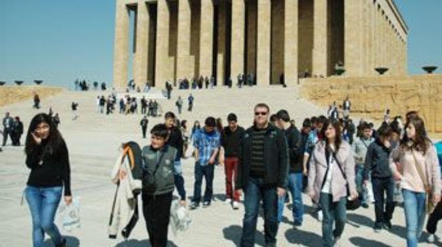 Başarı &ouml;ğrencileri Anıtkabir&rsquo;de