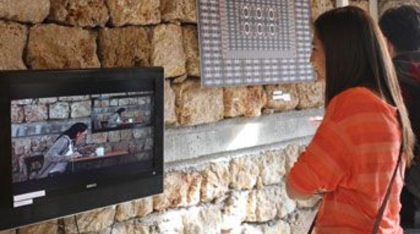 A.&Uuml;.&rsquo;de at&ouml;lye &ccedil;alışmaları