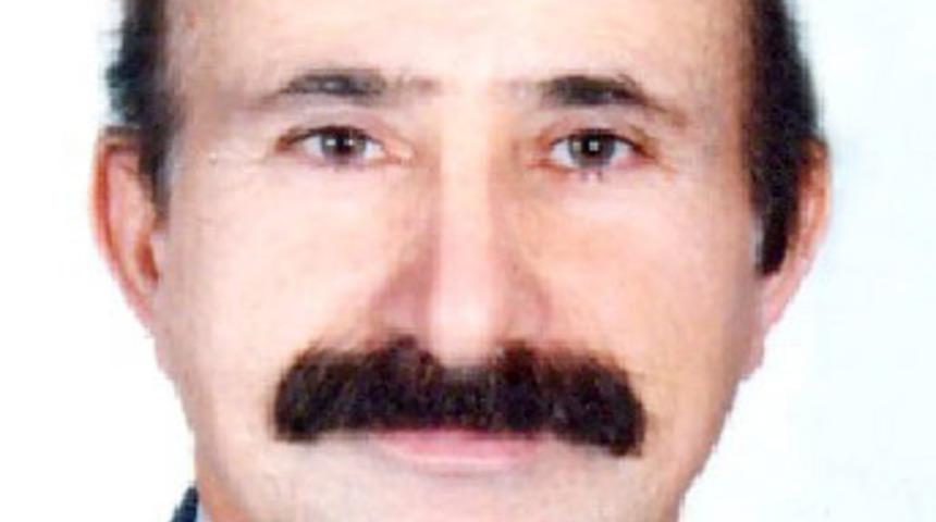 K&ouml;pekler emekli &ouml;ğretmeni par&ccedil;aladı