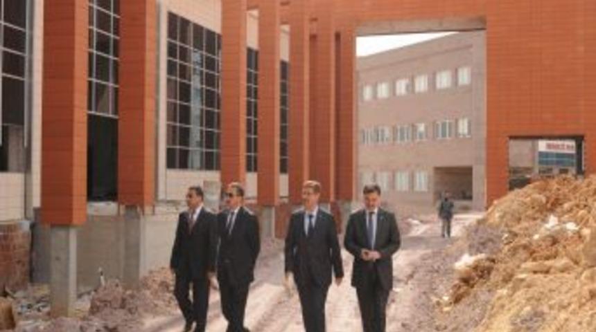 Rekt&ouml;r G&uuml;ven&ccedil;, &Ccedil;alışmaları Yerinde İnceledi