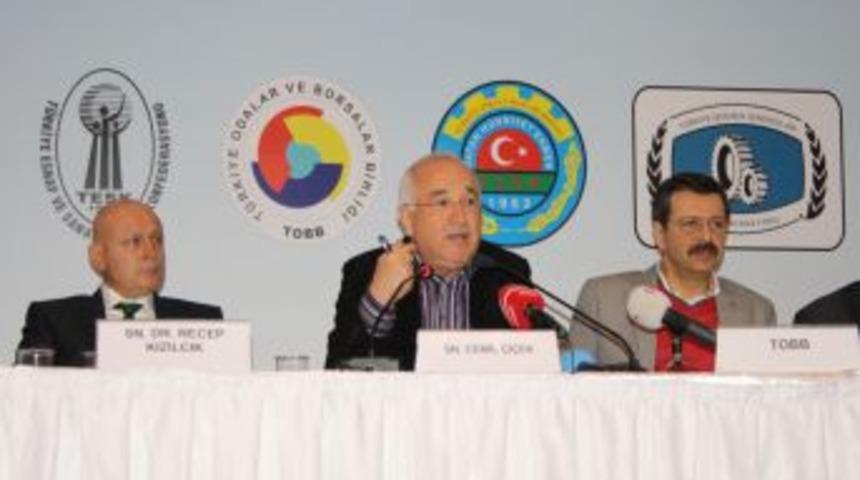 &Ccedil;i&ccedil;ek: &Ccedil;arşamba g&uuml;n&uuml;nden itibaren yeni bir anayasa mecburiyet haline gelmiştir