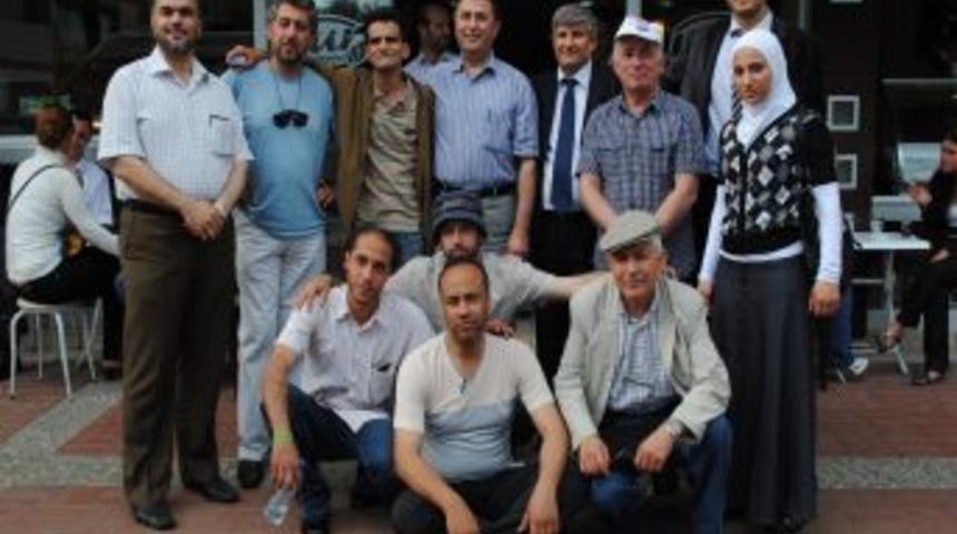 "Suriye'de silahların susmasını, şiirin konuşmasını bekliyoruz"