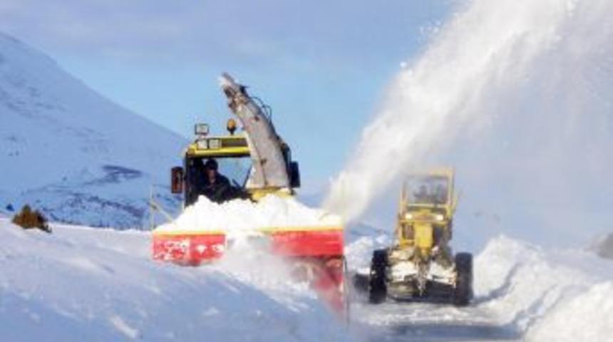 Kayseri&rsquo;de 17 bin kilometre yolda kar temizleme &ccedil;alışması yapıldı
