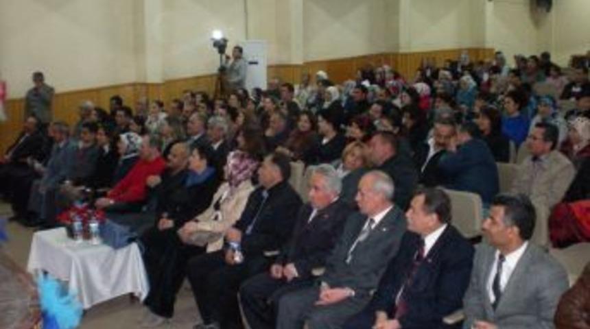 Yeşilay 'Mutlu Aile ve Başarılı &Ccedil;ocuk' konferansı d&uuml;zenledi