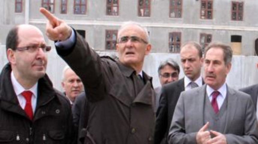 Bakan G&uuml;nay: Dikey yapılar, b&uuml;y&uuml;kşehirlerin sil&uuml;etini bozuyor