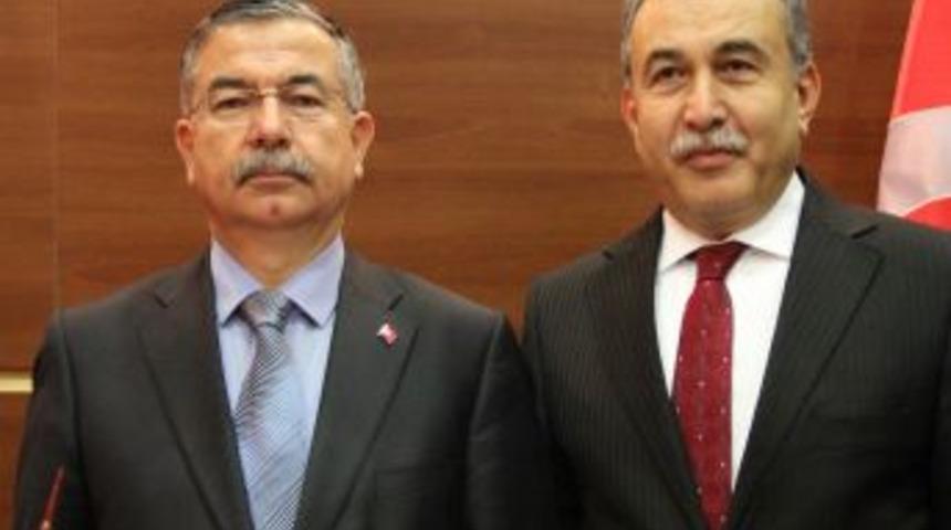 Milli Savunma Bakanı Yılmaz: "suriye'ye B&ouml;lge Dışından Bir M&uuml;dahale İstemiyoruz"