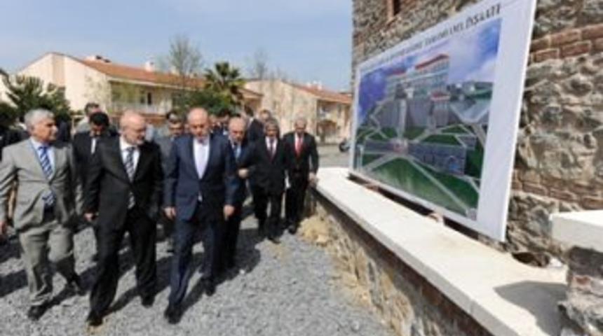 Başkan &Ccedil;elikbilek tarihi kışlayı gezdirdi