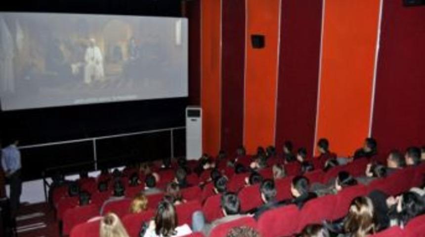 Akkuş İl&ccedil;e Emniyet Amirliği, &ouml;ğrencileri 'Fetih 1453' filmine g&ouml;t&uuml;rd&uuml;