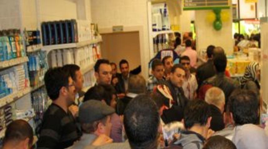 750&rsquo;TL&rsquo;lik televizyon 299&rsquo;a d&uuml;ş&uuml;nce izdiham yaşandı