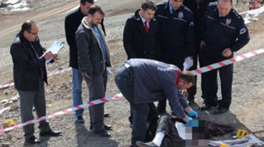 Kızını taciz edeni, başını ezerek &ouml;ld&uuml;rd&uuml;