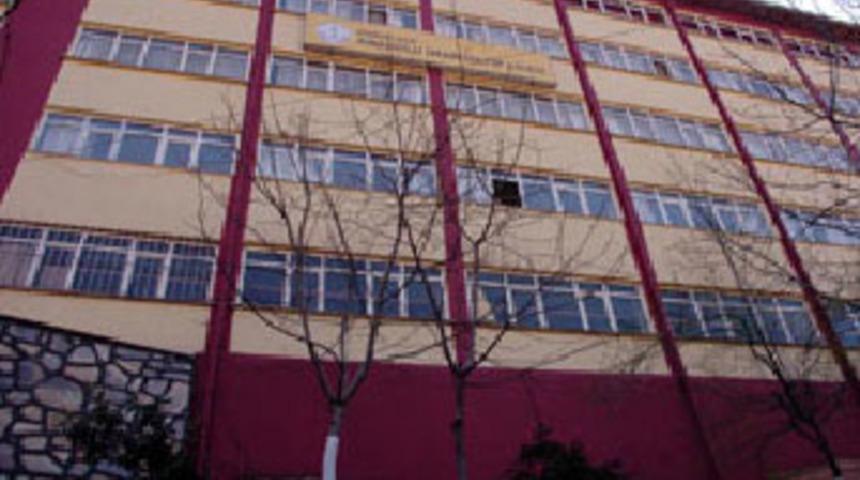 Yurt penceresinden atladı