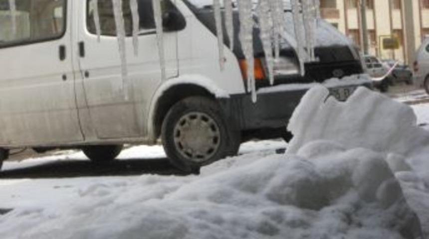 Doğu'da kar yağışı etkili oluyor