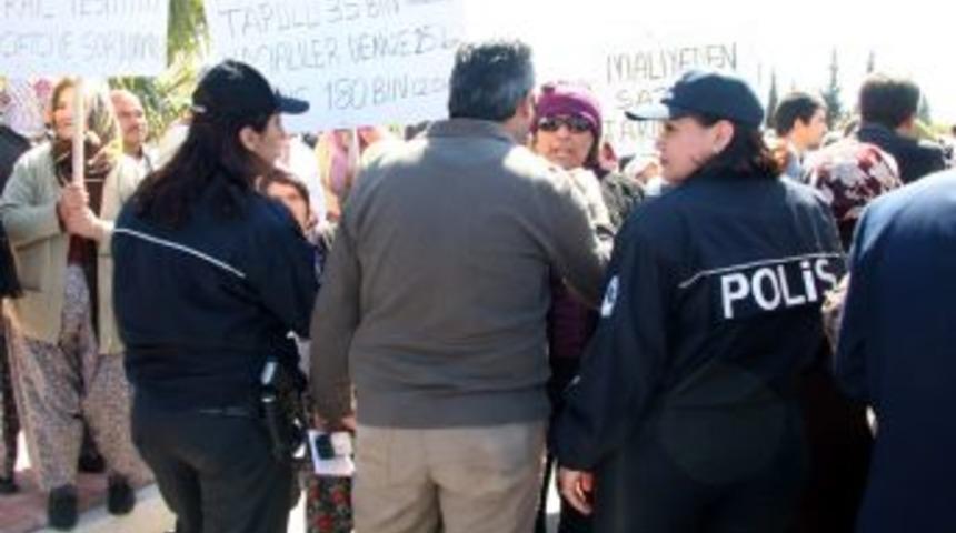 2B Protestosuna Polis Engeli