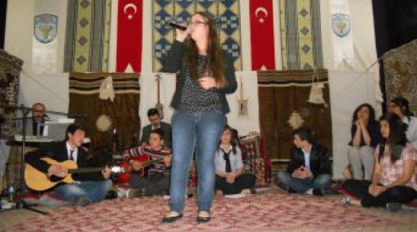 Halil G&uuml;rel Anadolu Lisesi &ouml;ğrencilerinden t&uuml;rk&uuml; gecesi
