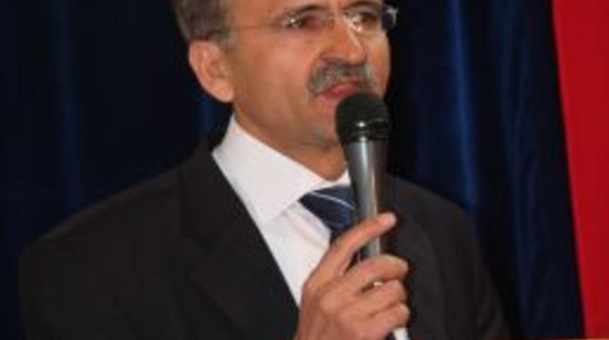 Minikler, K&uuml;t&uuml;phaneler Haftası'nı masal anlatarak kutladı