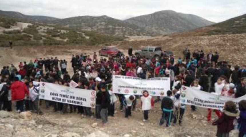 &Ccedil;evreci 400 &ccedil;ocuk, 400 ağa&ccedil; dikti