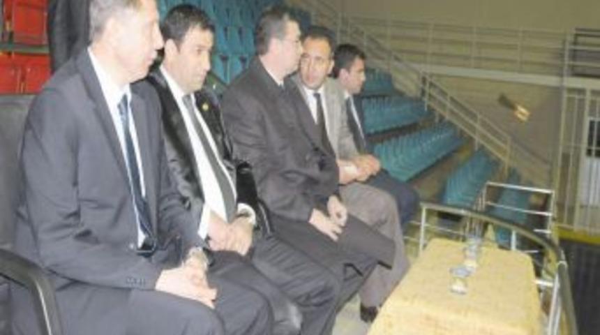 Vali G&uuml;ven&ccedil;, Basket Takımına Moral Verdi