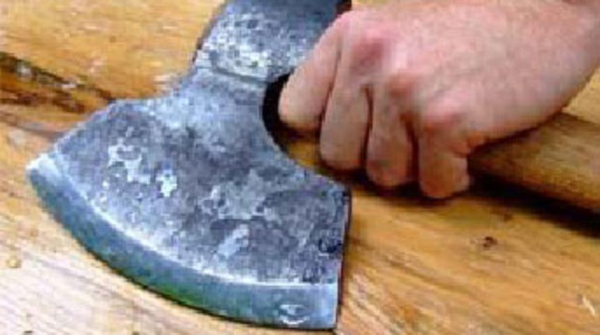 Baltalı-bı&ccedil;aklı dehşet