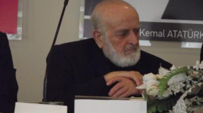 Son devrin alimlerinden Ahmed Davudoğlu anıldı