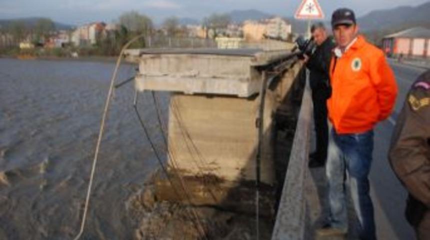 &Ccedil;aycuma'da kayıp 15 kişiyi arama &ccedil;alışmaları s&uuml;r&uuml;yor