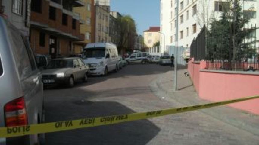 Bomba uzmanı polis, patlama &ouml;ncesi sınava giren &ouml;ğrencileri megafonla uyardı