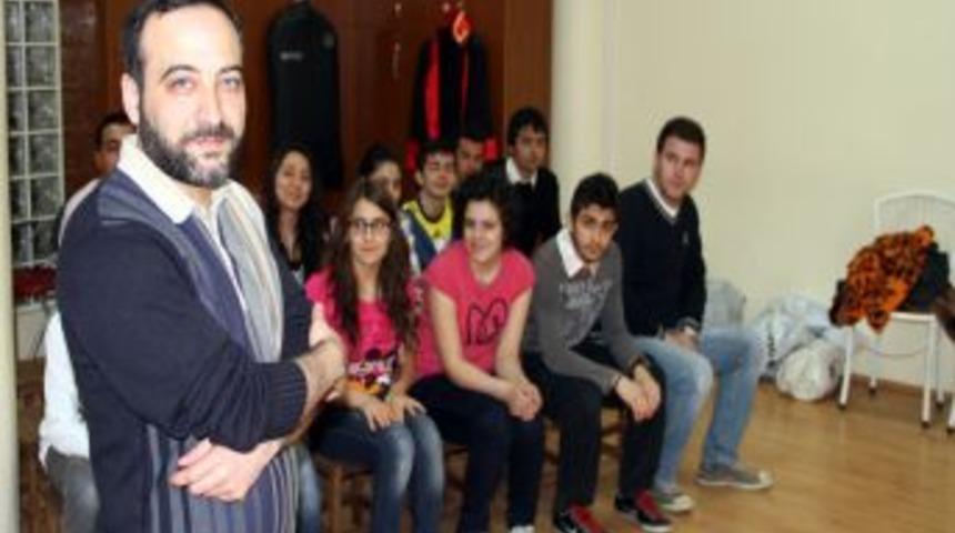 Sivas Belediyesi&rsquo;nden &ldquo;Ah şu gen&ccedil;ler&rdquo; oyunu