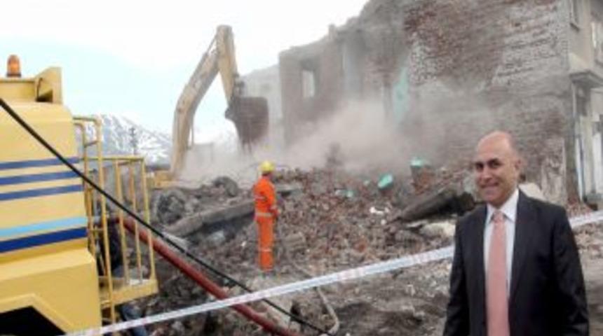 Yakutiye Belediyesi kentsel d&ouml;n&uuml;ş&uuml;m i&ccedil;in yıkıma devam edecek