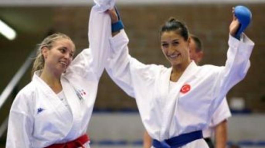 Kaskisporlu karateciler, iki altın bir bronz madalya kazandı