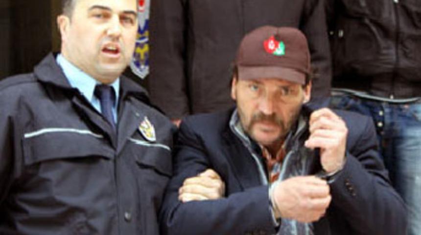 17 yaşındaki gence tecav&uuml;z etti