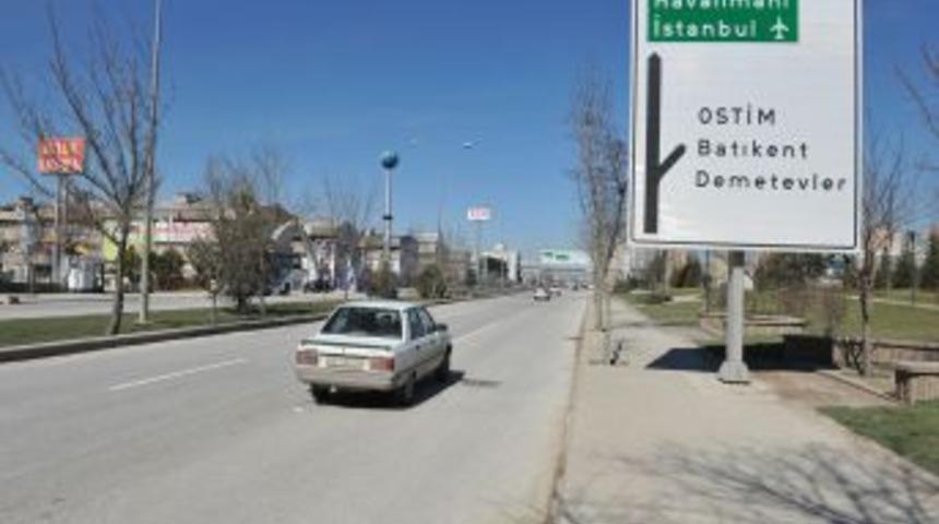 Ankara'da y&ouml;n levhaları yenileniyor