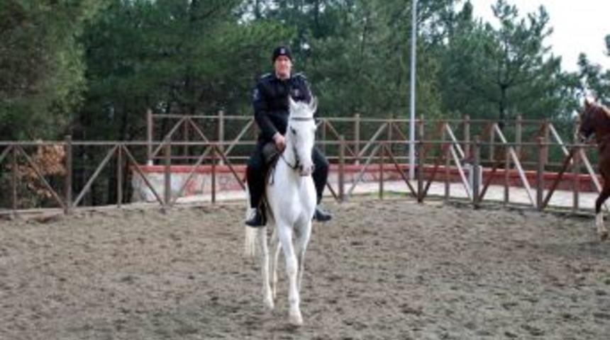 Kocaeli'de mesire alanlarını atlı g&uuml;venlik birimi koruyacak
