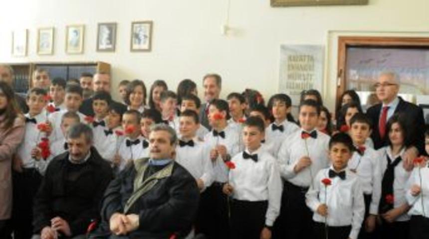 Bakan G&uuml;nay: Binlerce kitabımı Anadolu'nun bir kasabasına g&ouml;nderdim