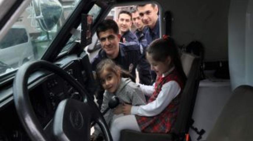 Anaokulu &Ouml;ğrencilerinden Polislere S&uuml;rpriz Ziyaret