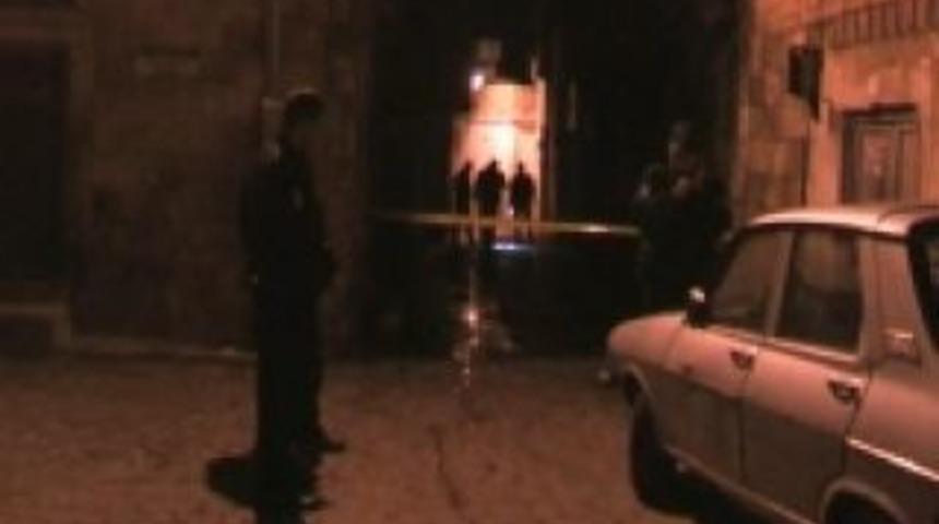 Ağzına silahla sıkıp ka&ccedil;tılar&hellip;