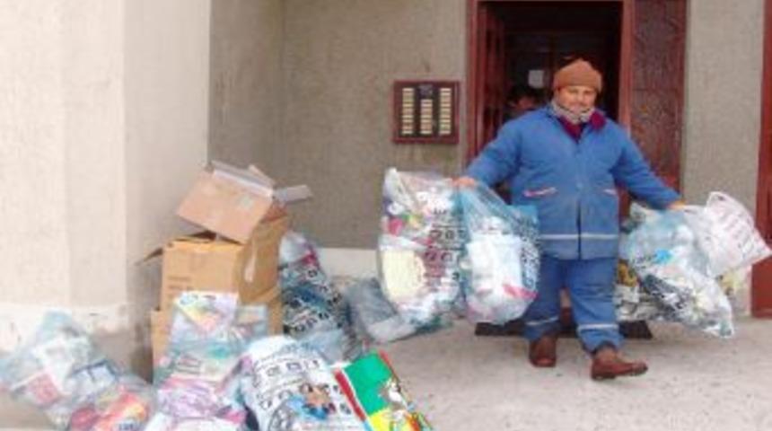 Kocasinan, bin 400 blokta geri d&ouml;n&uuml;ş&uuml;m atığı topluyor