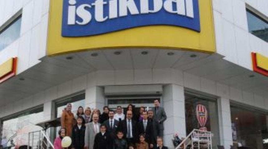 D&uuml;ğ&uuml;n hazırlığı yapan &ccedil;iftlere 'Evlilik Kitabı' hediye ediyor