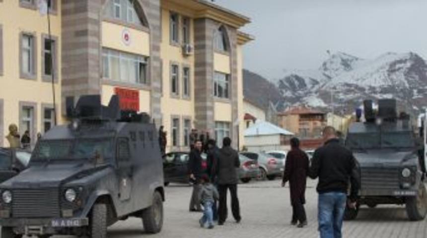 Doğubayazıt savcısının katiline yardım ettiği gerek&ccedil;esiyle 5 kişi tutuklandı