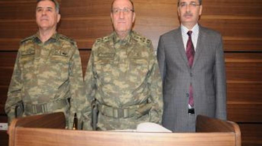 Kıvrıkoğlu, Şanlıurfa'da sınır birliklerini denetledi