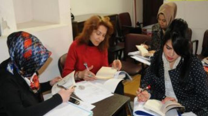 Kadın K&uuml;lt&uuml;r ve Sanat Merkezi kitap okuma seferberliği başlattı