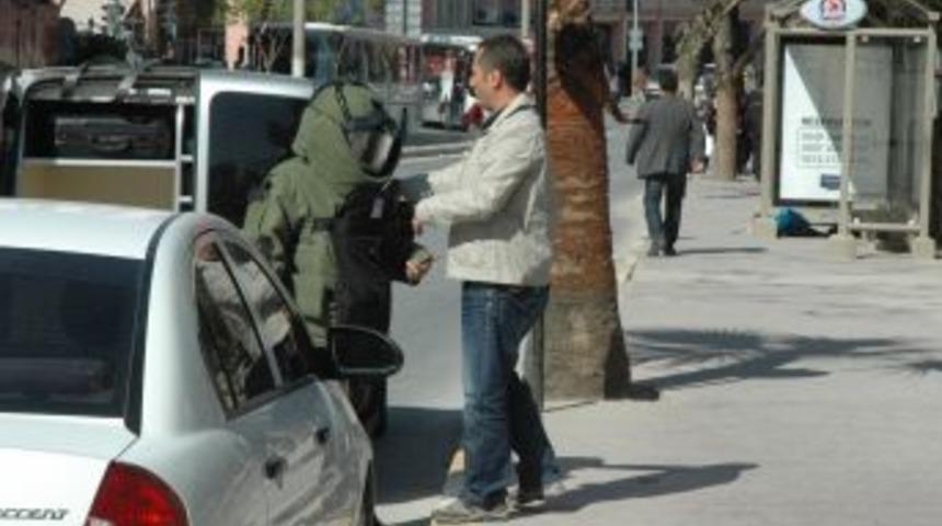 Ş&uuml;pheli Paketten Kumaş &Ccedil;ıktı