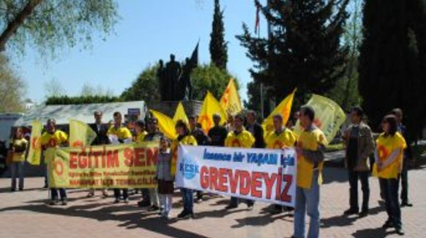 Eğitim Sen &uuml;yeleri 4+4+4 eğitim sistemini protesto etti